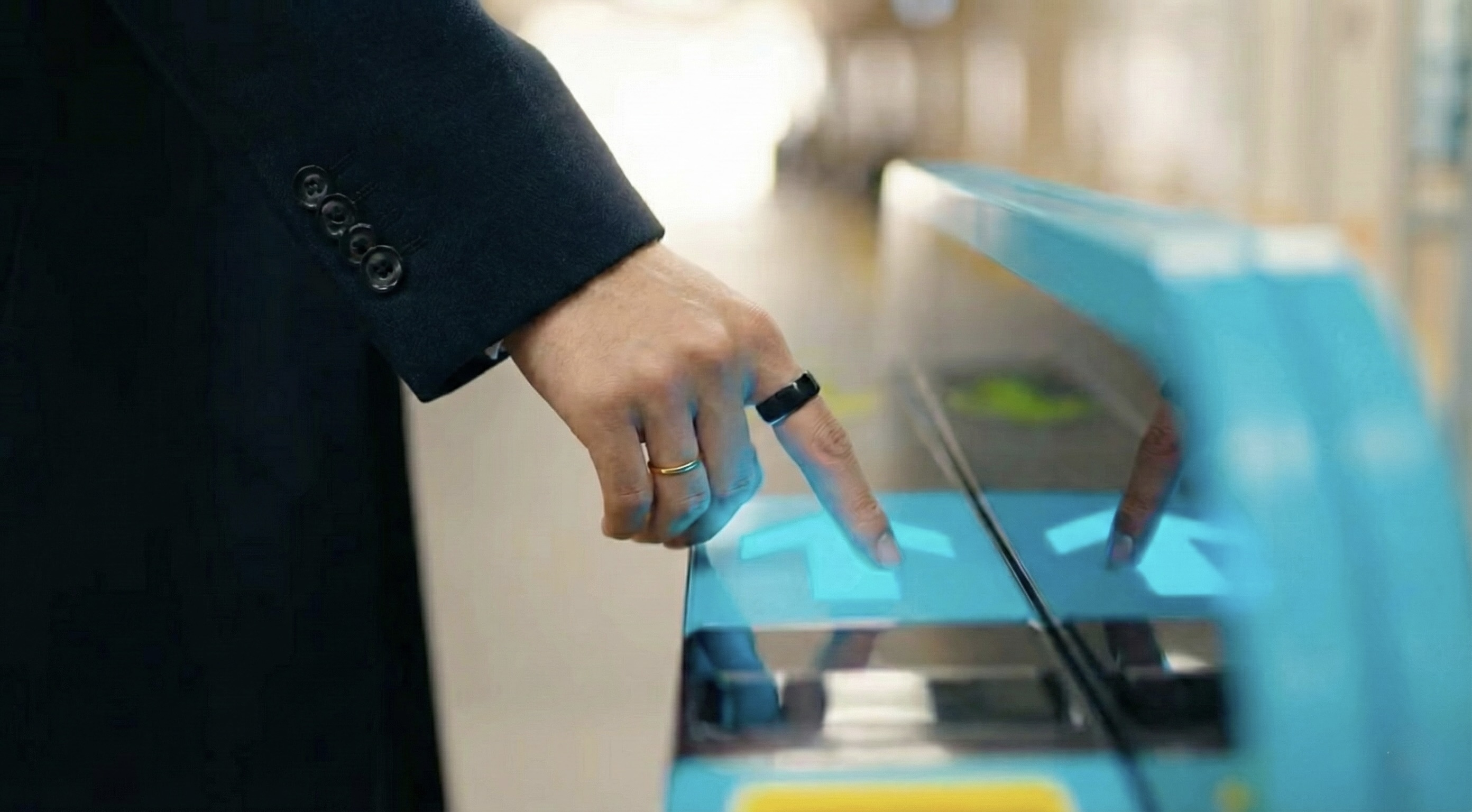 改札は、指先でタッチするだけ